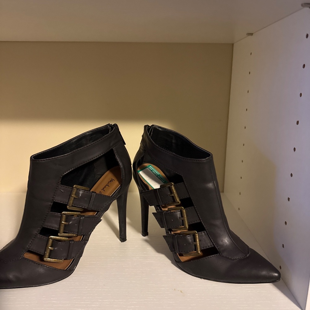 Shoes - Picture 4 of 4